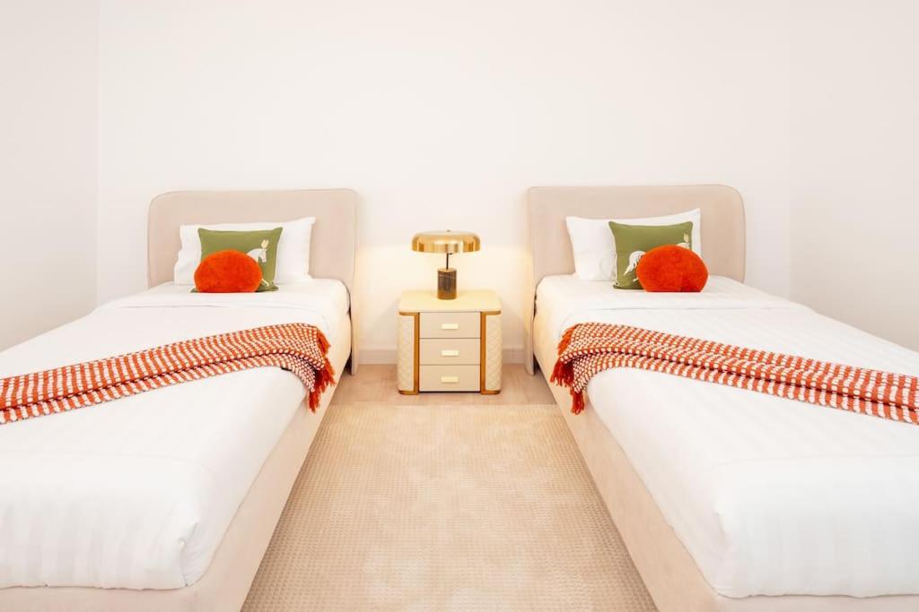 Prime Retreats - Steps To Grosvenor Marina Apartment *