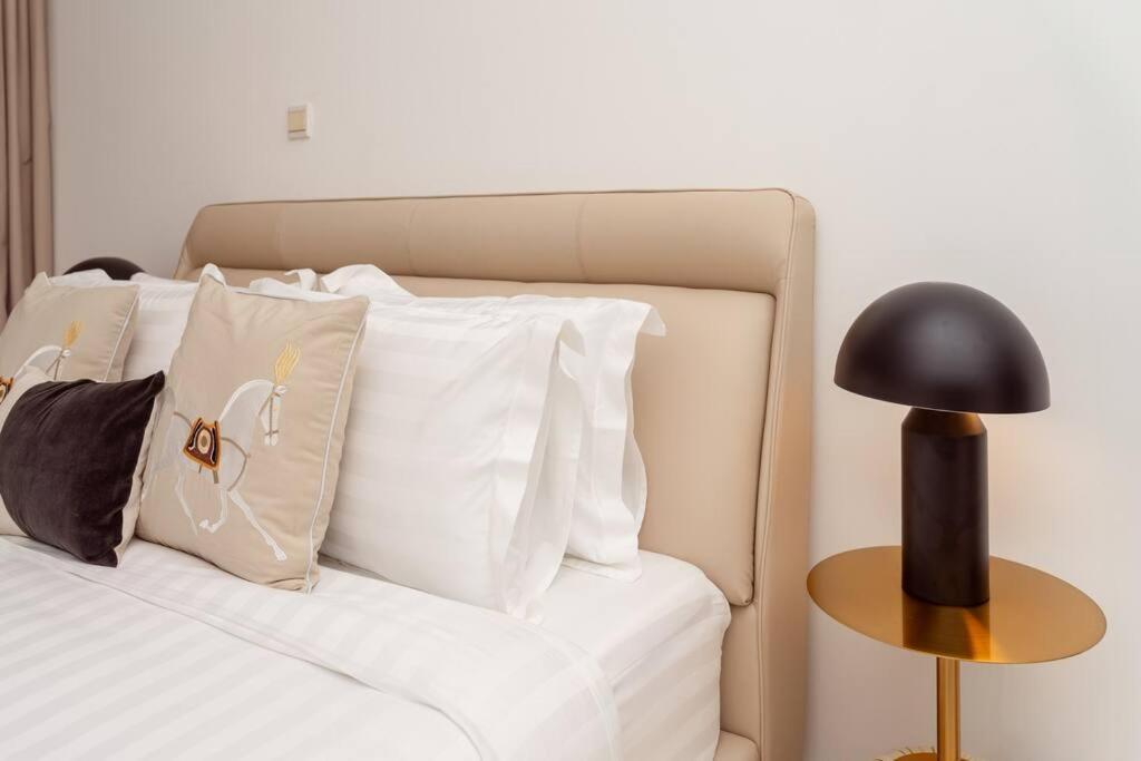Prime Retreats - Steps To Grosvenor Marina * Dubai