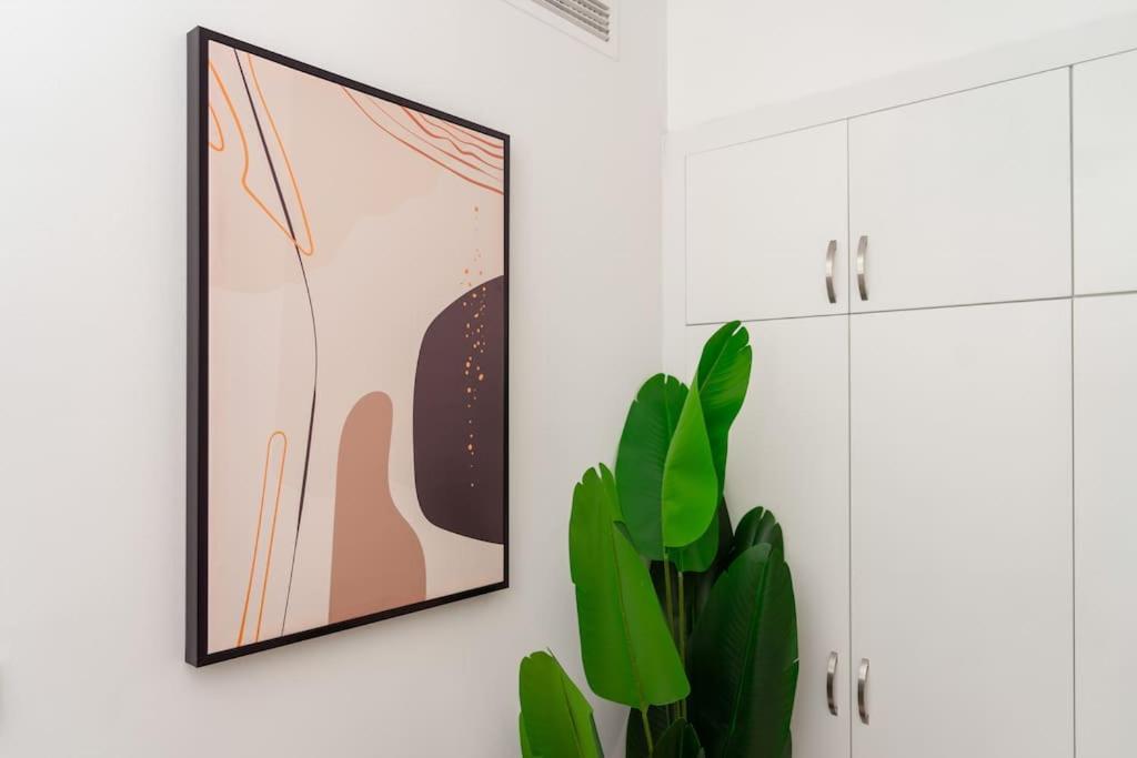 Prime Retreats - Steps To Grosvenor Marina Apartment *